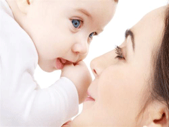 母乳喂养的指南：如何判断孩